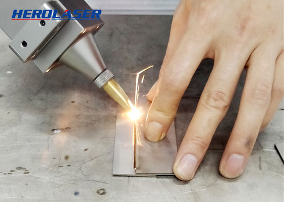 Purple Horn 3000W Handheld Fiber Laser Welding Machine For Metal Stainless Steel